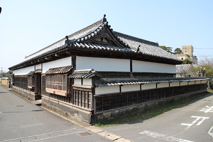 旧周布家長屋門